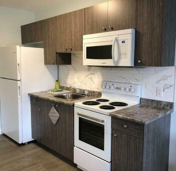Люкс, Onoway Inn And Suites