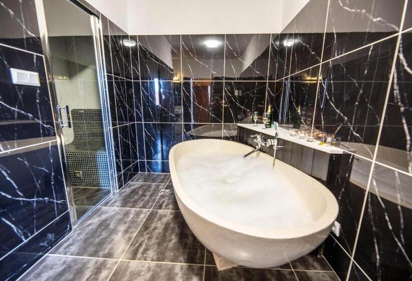 اتاق استاندارد با تخت بزرگ, In Spirit, Hotel V Rožnovském Pivovaru   Pivní Lázně, Wellness & čokoládovna