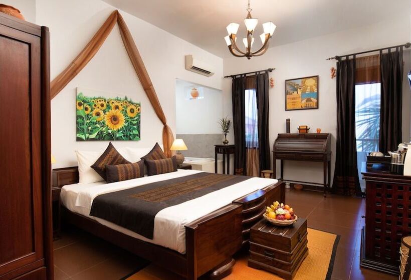 2 Bedroom Family Suite, Mane History Lovers