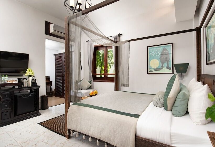 Standard Room, Mane History Lovers