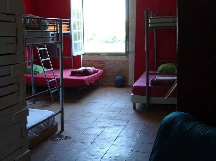 تختخواب در اتاق مشترک, Chambre D'hotes Saint Michel Pour Pelerins