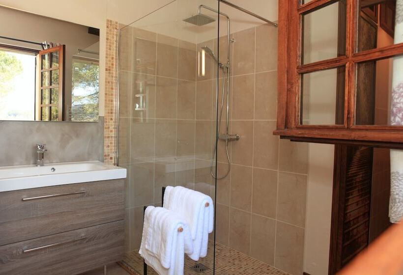 Romantic Room, Au Pre Des Sources