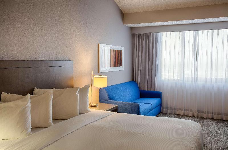 带大床的豪华间, Doubletree By Hilton Denver Westminster