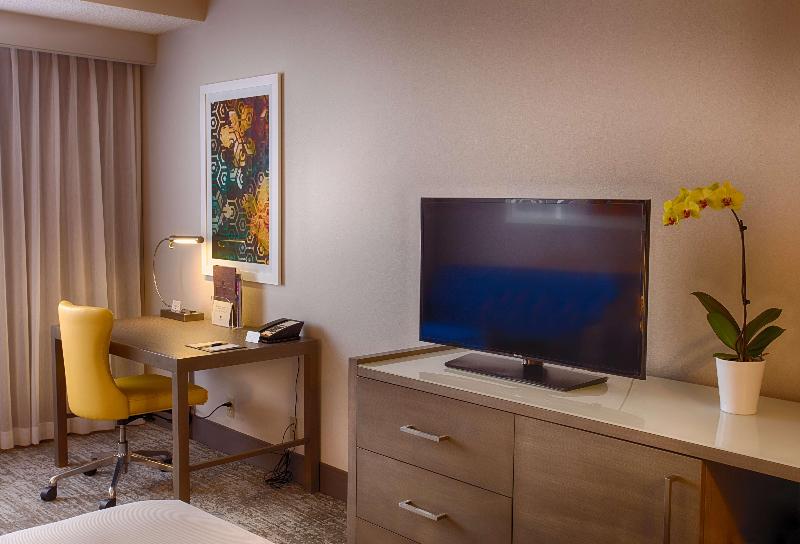 带大床的豪华间, Doubletree By Hilton Denver Westminster