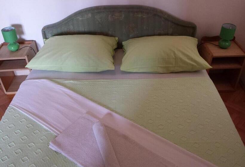 آپارتمان 1 خوابه با تراس, Apartments & Hostel Zdrava Hrana