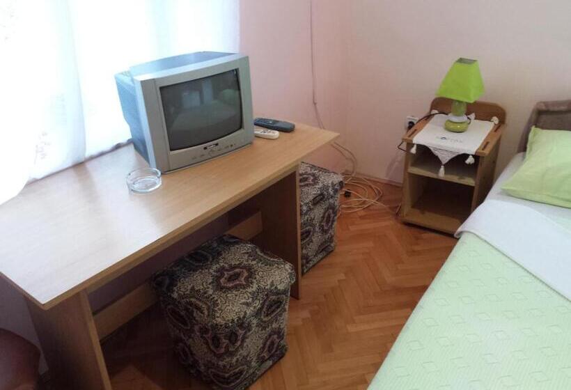آپارتمان 1 خوابه با تراس, Apartments & Hostel Zdrava Hrana