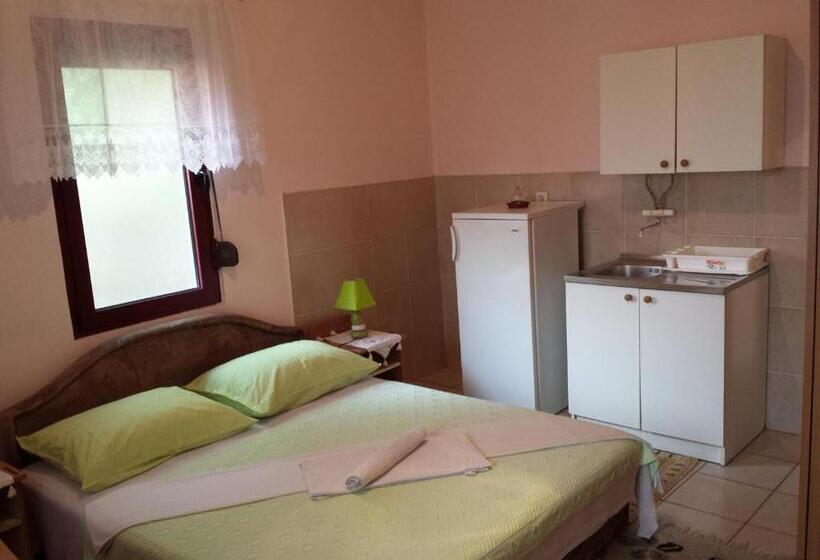 آپارتمان 1 خوابه با تراس, Apartments & Hostel Zdrava Hrana