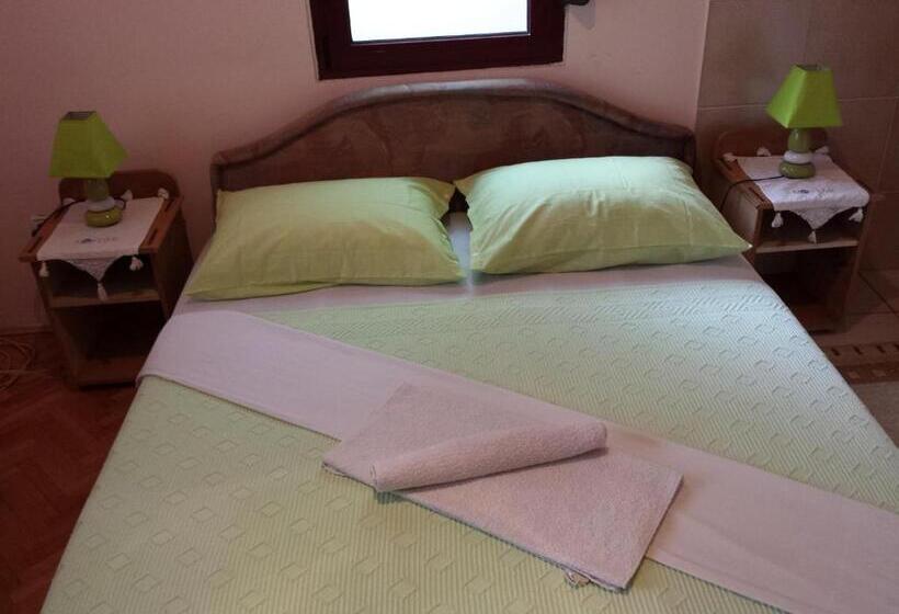 آپارتمان 1 خوابه با تراس, Apartments & Hostel Zdrava Hrana