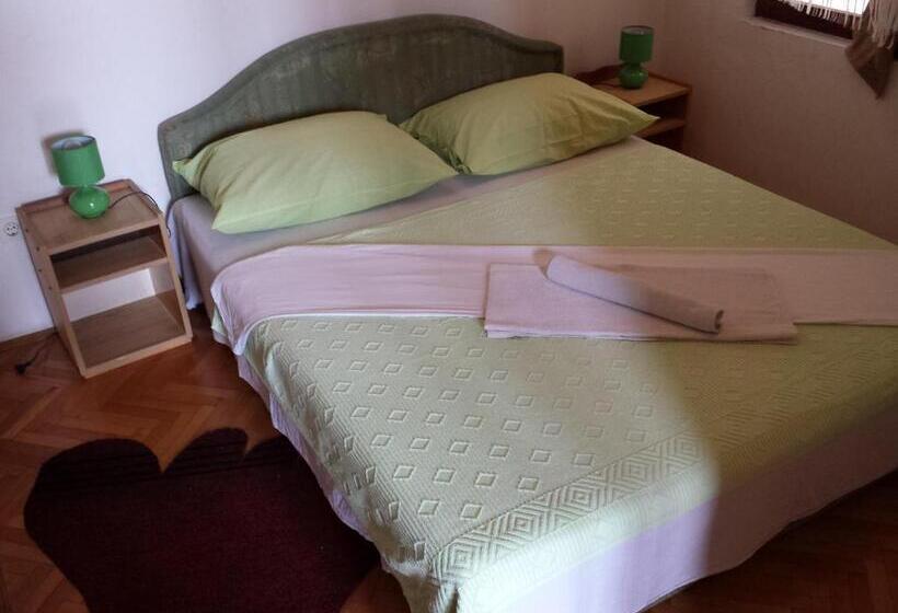 آپارتمان 1 خوابه با تراس, Apartments & Hostel Zdrava Hrana