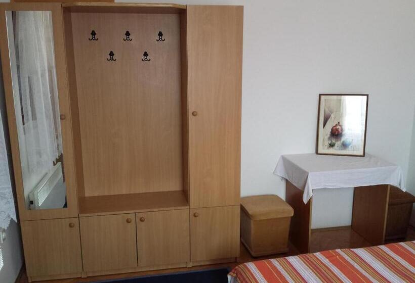 اتاق استاندارد سه نفره, Apartments & Hostel Zdrava Hrana