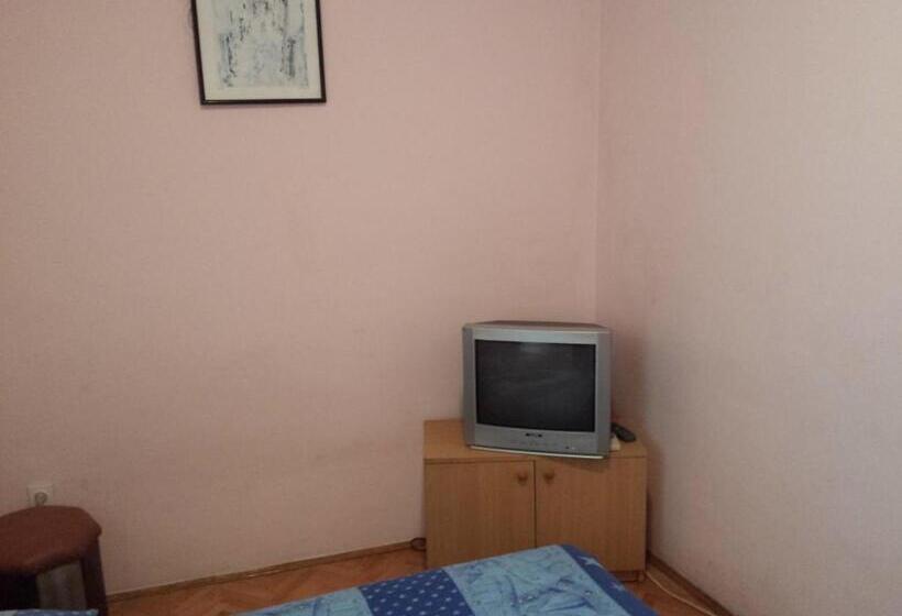اتاق استاندارد سه نفره, Apartments & Hostel Zdrava Hrana