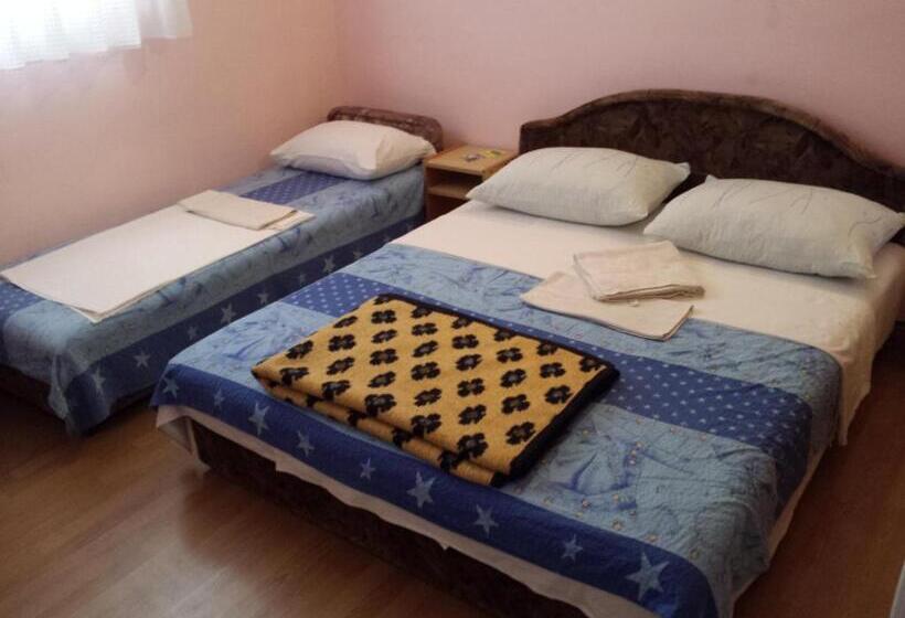 تختخواب در اتاق مشترک, Apartments & Hostel Zdrava Hrana
