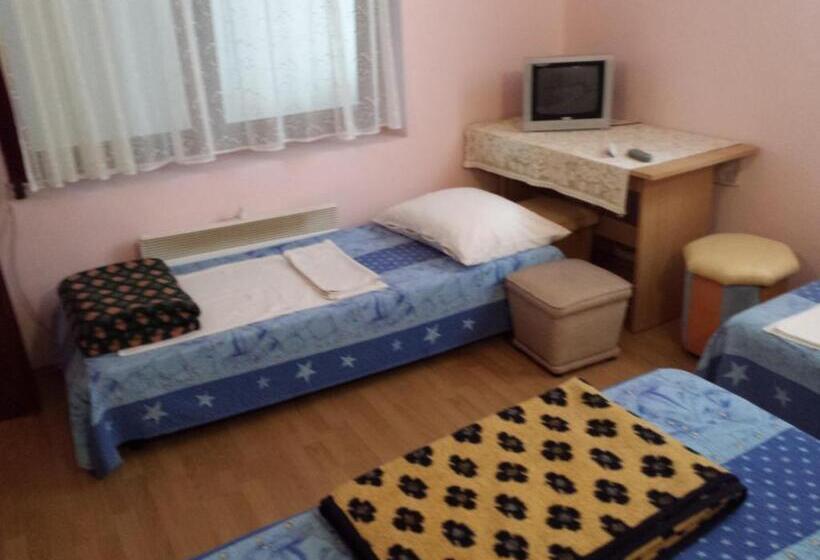 تختخواب در اتاق مشترک, Apartments & Hostel Zdrava Hrana