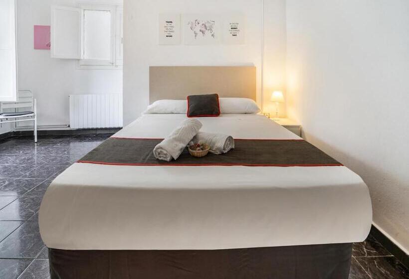 스탠다드 트리플 룸, Hostal Patio De La Luna