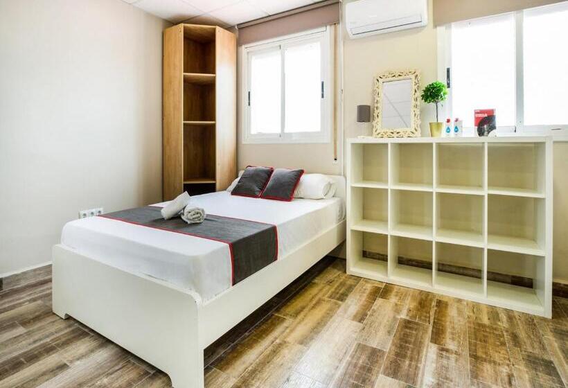 패밀리 스튜디오, Hostal Patio De La Luna