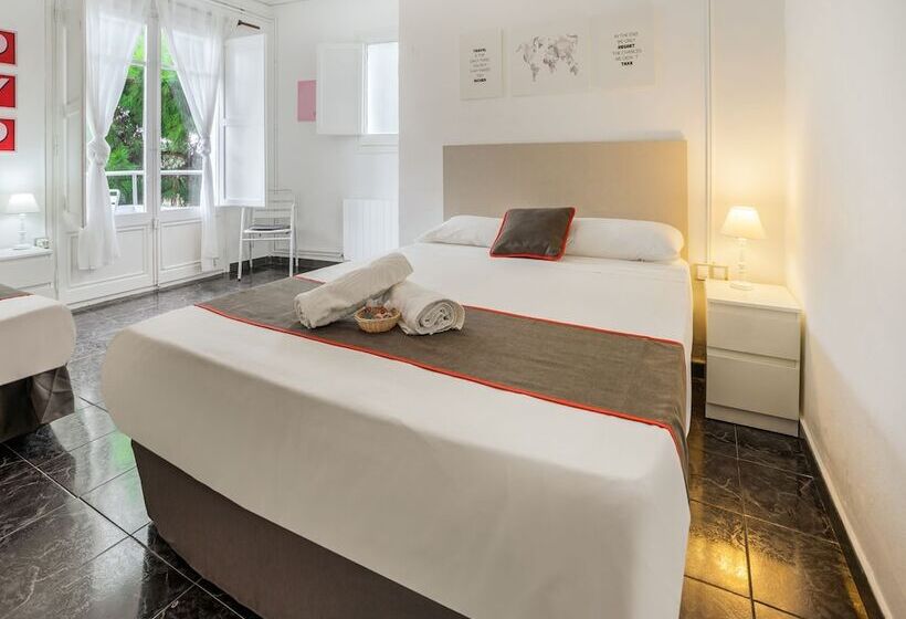 스탠다드 트리플 룸, Hostal Patio De La Luna
