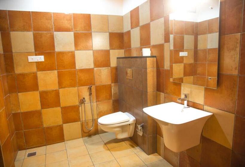Номер Deluxe, Queens Hotel  Yellow Lake Resorts &spa  Yercaud