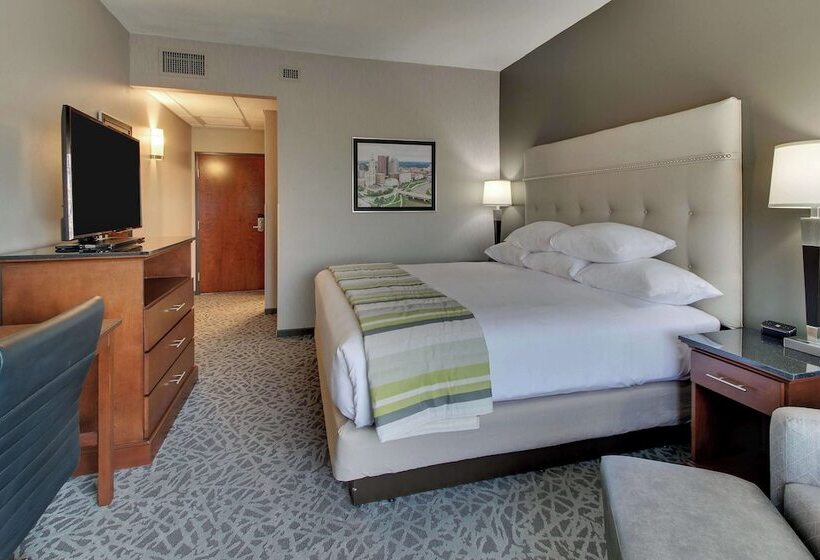 Номер Deluxe, Drury Plaza Hotel Savannah Pooler