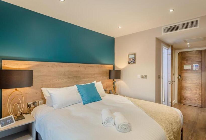 اتاق استاندارد سه نفره, Dwell City Living