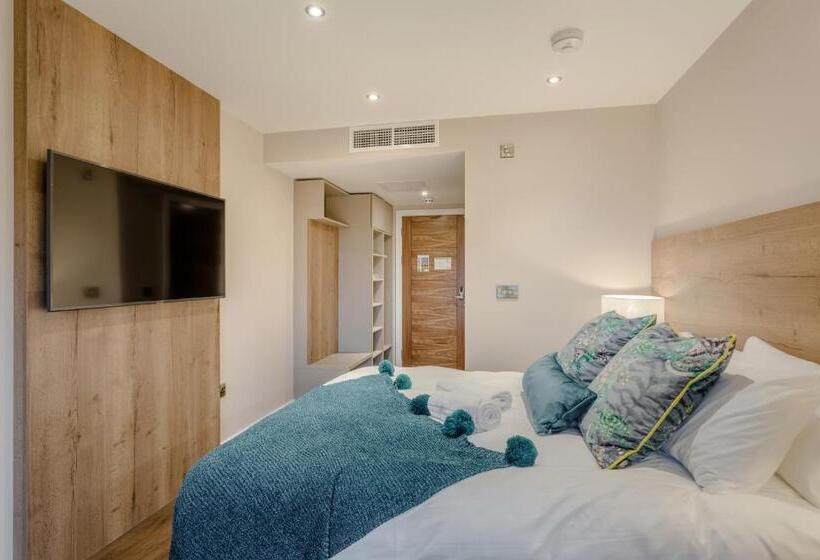 استودیوی استاندارد, Dwell City Living