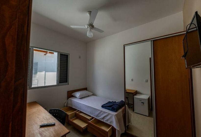 اتاق استاندارد یک تخته با سرویس بهداشتی مشترک, Hospedaria Santo Antônio