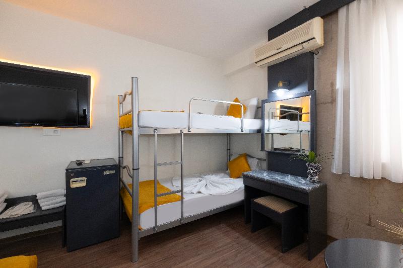 اتاق استاندارد سه نفره, B&b Hotel Rostock Hafen