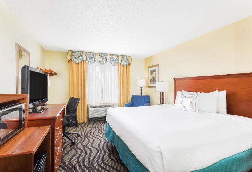 חדר סטנדרט עם מיטת קינג, Baymont By Wyndham Savannah Midtown