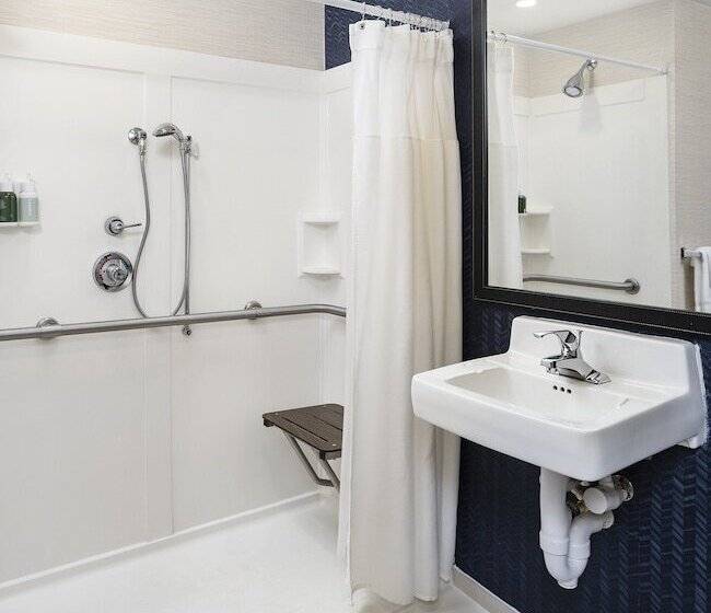 سوییت اجرایی, Fairfield Inn & Suites Raleigh Durham Airport Research Triangle Park