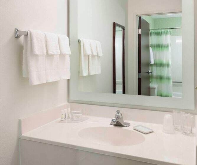سوییت, Springhill Suites Kansas City Overland Park