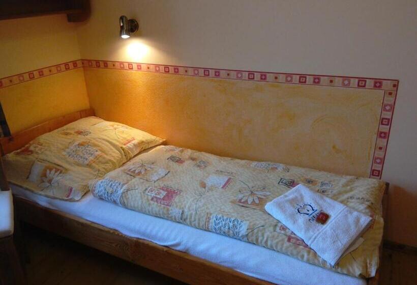 اتاق استاندارد یک نفره, Marianum Jl,s.r.o