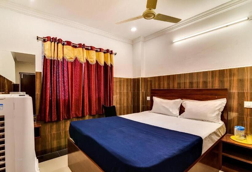 Háromágyas Standard Szoba, O Srinivasa Residency Lodge
