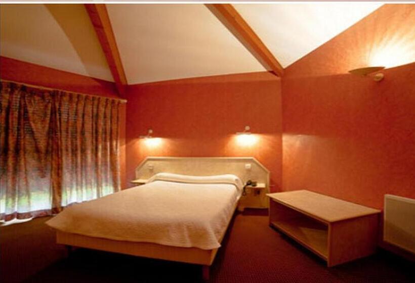 Номер Стандарт, Logis Hotels   Hotel Restaurant L Enclos