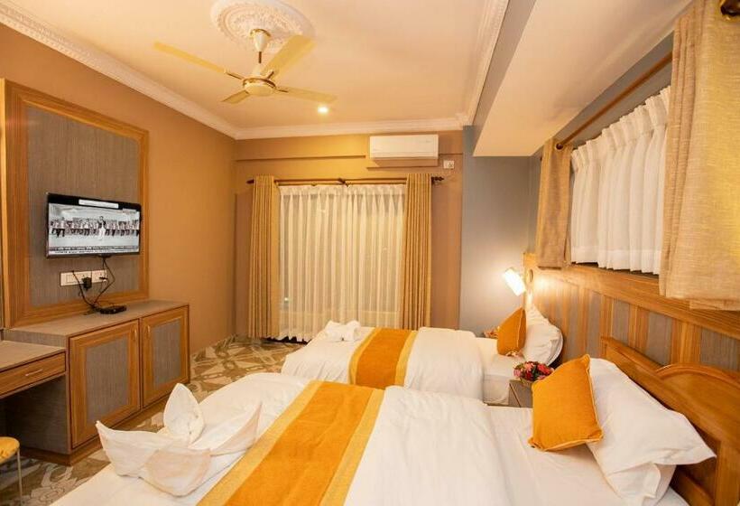 اتاق لوکس با بالکن, Visitors Inn, Pokhara
