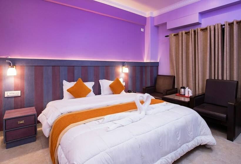 اتاق لوکس, Visitors Inn, Pokhara