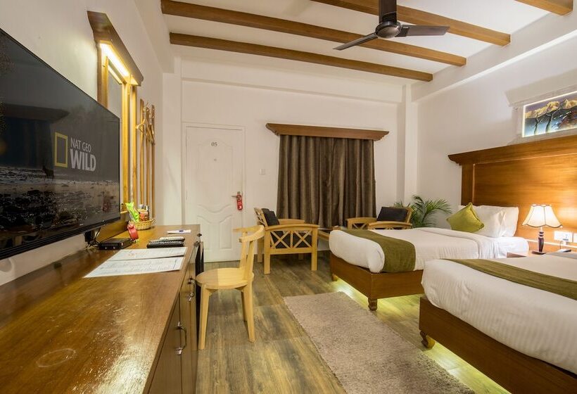 اتاق لوکس با چشم‌انداز استخر, Bagaincha Wellness Resort