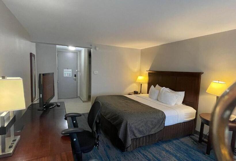 Люкс Кровать Кинг, Ramada By Wyndham Cleveland Independence