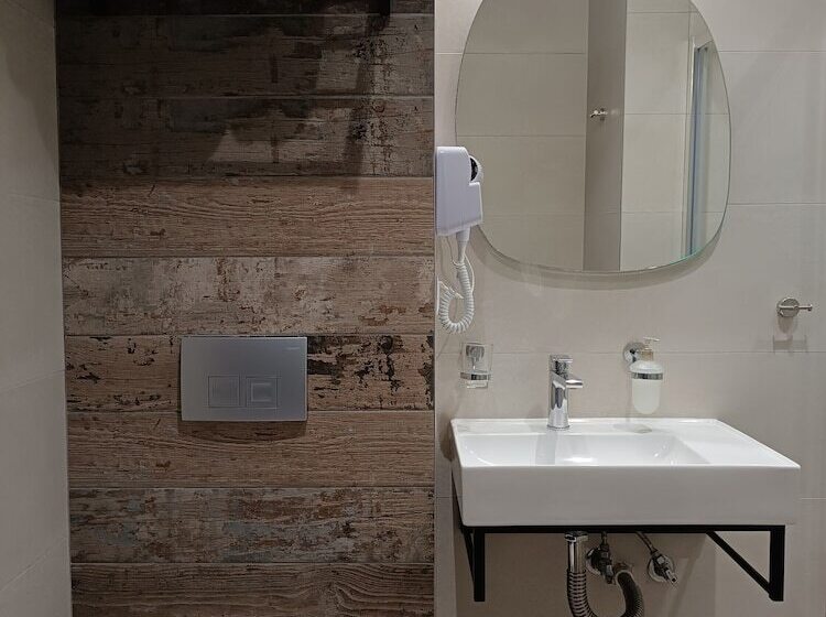 اتاق استاندارد با بالکن, Elizabeth Queen Luxury Rooms