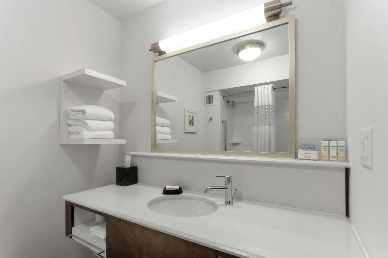 اتاق لوکس با تخت بزرگ, Hampton Inn Bloomington