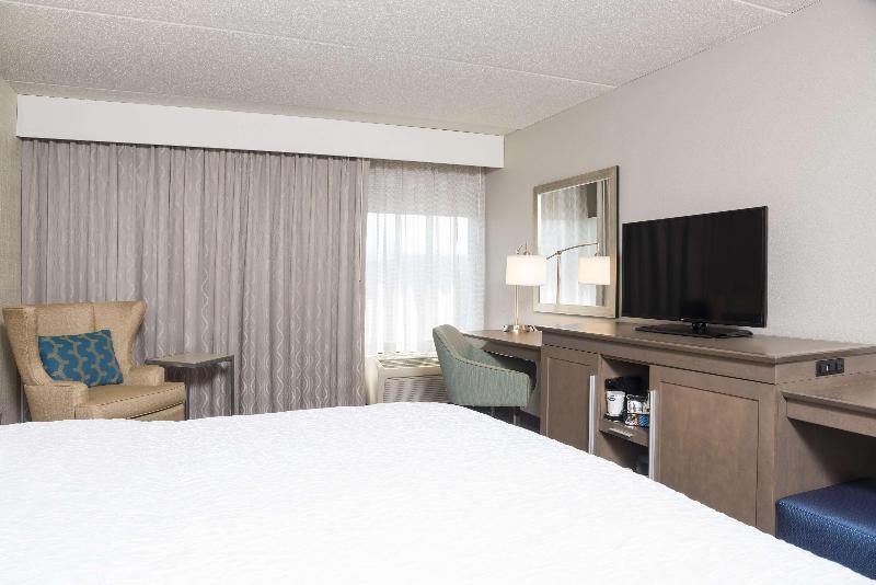 اتاق لوکس با تخت بزرگ, Hampton Inn Bloomington