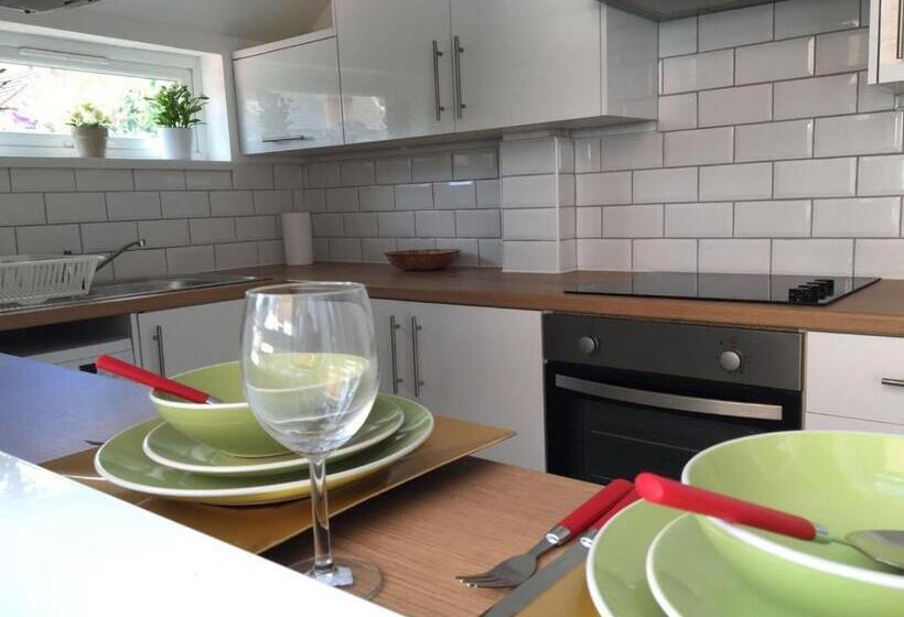 خانه 1 خوابه, Townhouse @ 97 Edleston Road Crewe