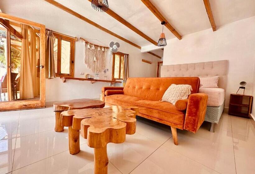سوییت با چشم‌انداز استخر, Sababa Resort