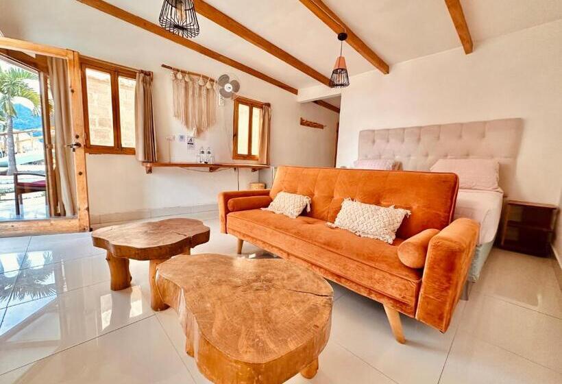 سوییت با چشم‌انداز استخر, Sababa Resort