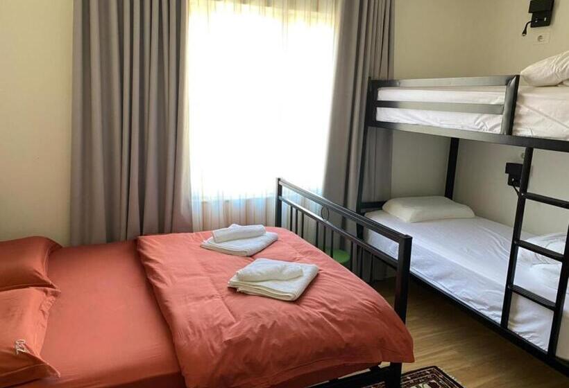 家庭间, Vanilla Sky Boutique Hostel