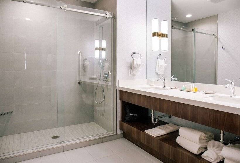 سوییت لوکس, Haywood Park Hotel, Ascend Hotel Collection