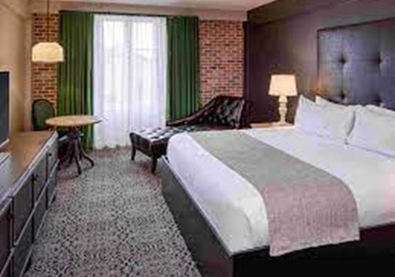 חדר סטנדרט עם מיטת קינג, Holiday Inn Hotel French Quarter Chateau Lemoyne, An Ihg
