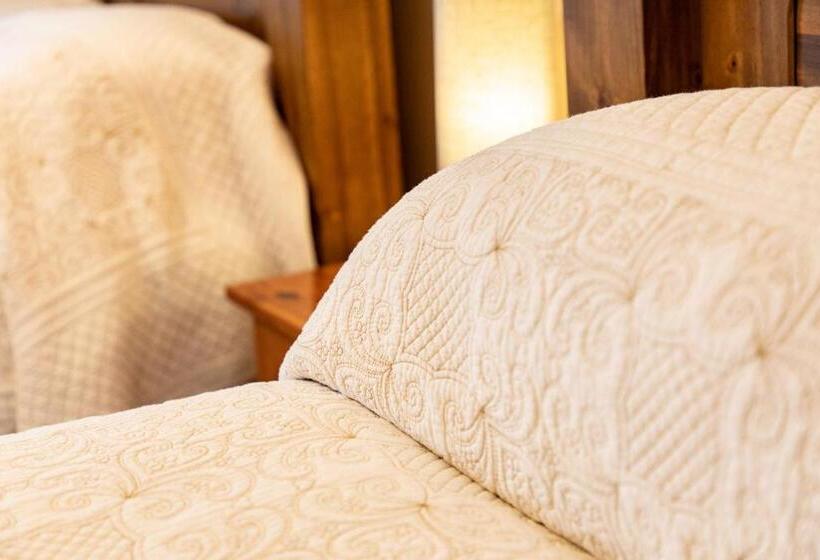 اتاق استاندارد سه نفره, Twin Peaks B&b
