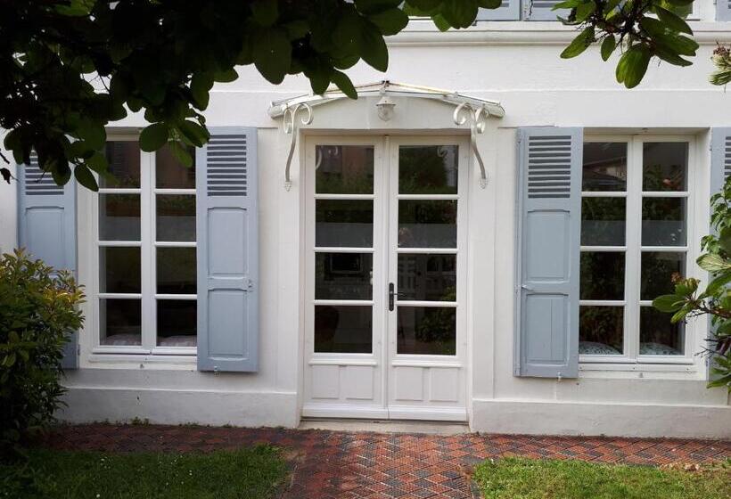 Вилла 1 Спальня, La Maison Du 6