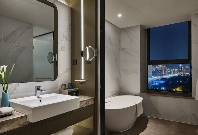 高级客房, Crowne Plaza Wuhan Development Zone, An Ihg