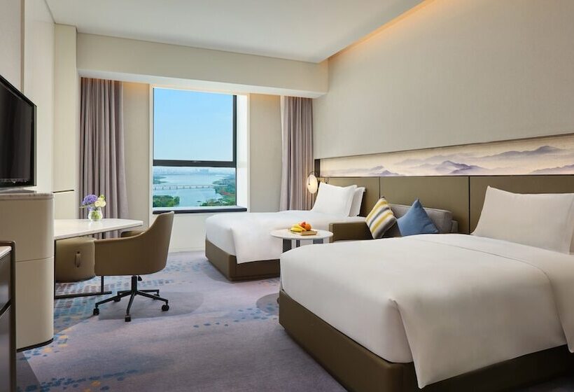 标准间带湖景, Crowne Plaza Wuhan Development Zone, An Ihg
