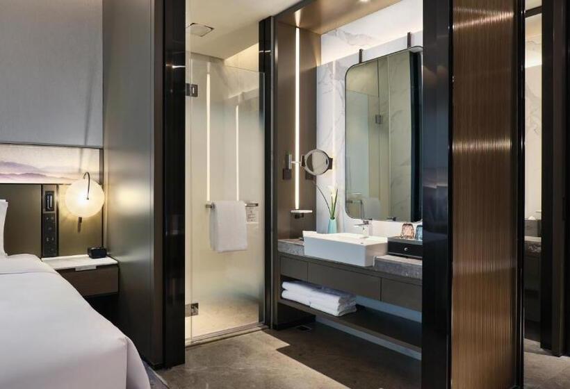 标准间带湖景, Crowne Plaza Wuhan Development Zone, An Ihg